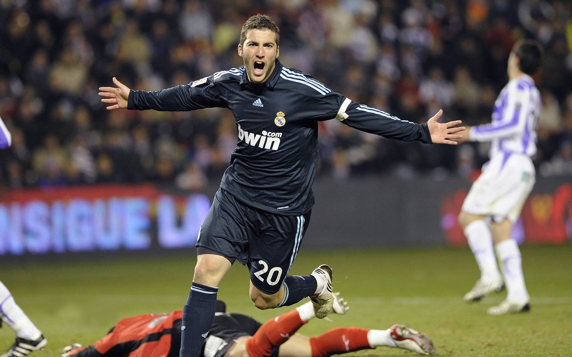 巴西骑手乔治·费尔南德斯在巴黎奥运会三项赛中获得第十一名，创造个人最佳成绩。